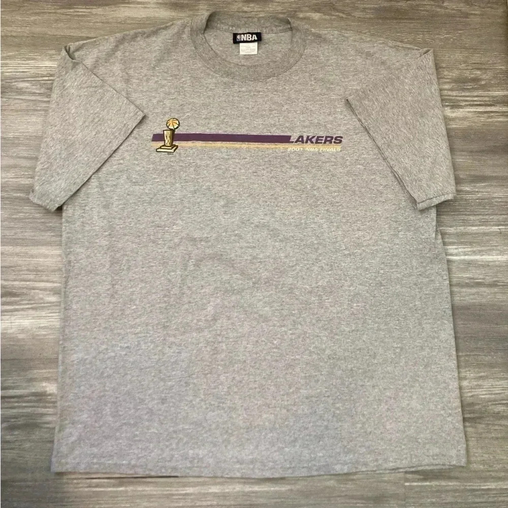 Vintage 2001 NBA Champions Los Angeles Lakers T-Shirt Size 2XL LA Kobe VTG Gray